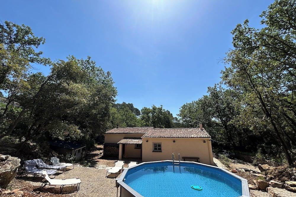 Air-conditioned family home with Swimming Pool and Spa. At the edge of the forest. in Le Luc, Draguignan Region