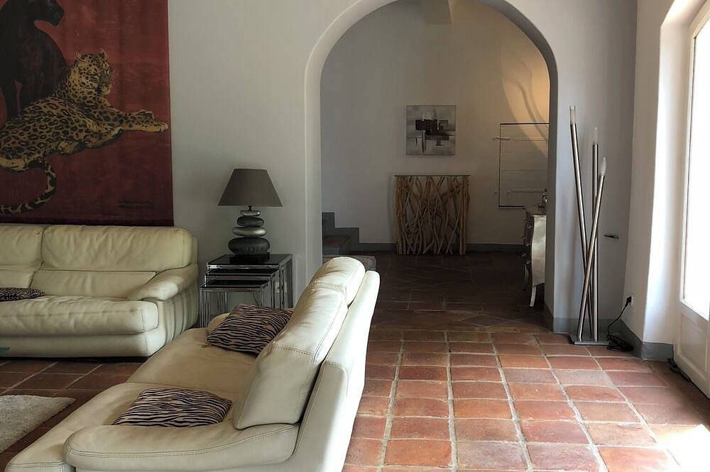 Exceptional And Rare, 15 km from Marseille, Be 3 km From Aubagne, Mas De Standing in Roquevaire, Marsella region