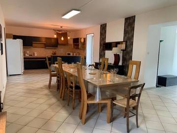 Gîte pour 11 personnes, avec terrasse et jardin à Hautefond
