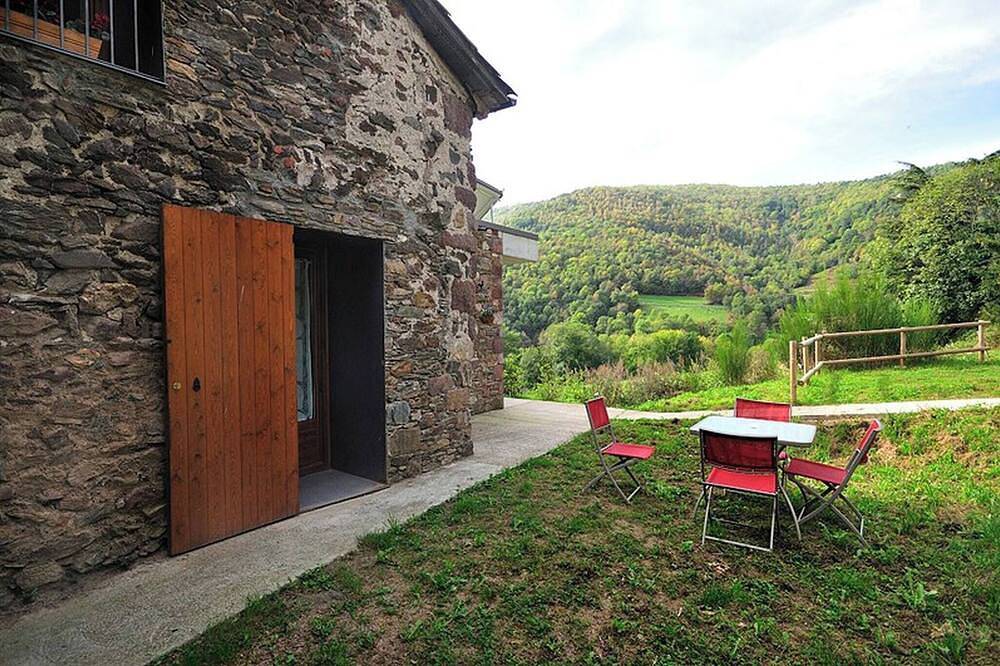 Rural House \"Ca la Padrina de Rocabruna\". in Rocabruna, Camprodon