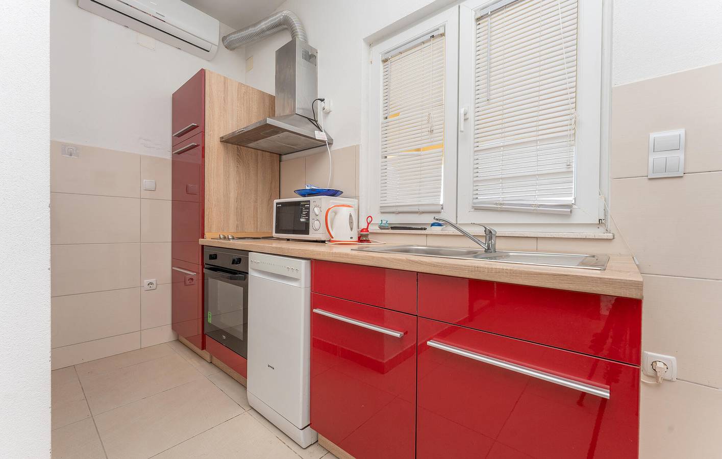 Ganze Ferienwohnung, Ferienwohnung für 4 Personen mit Pool in Pakostane, Zadar