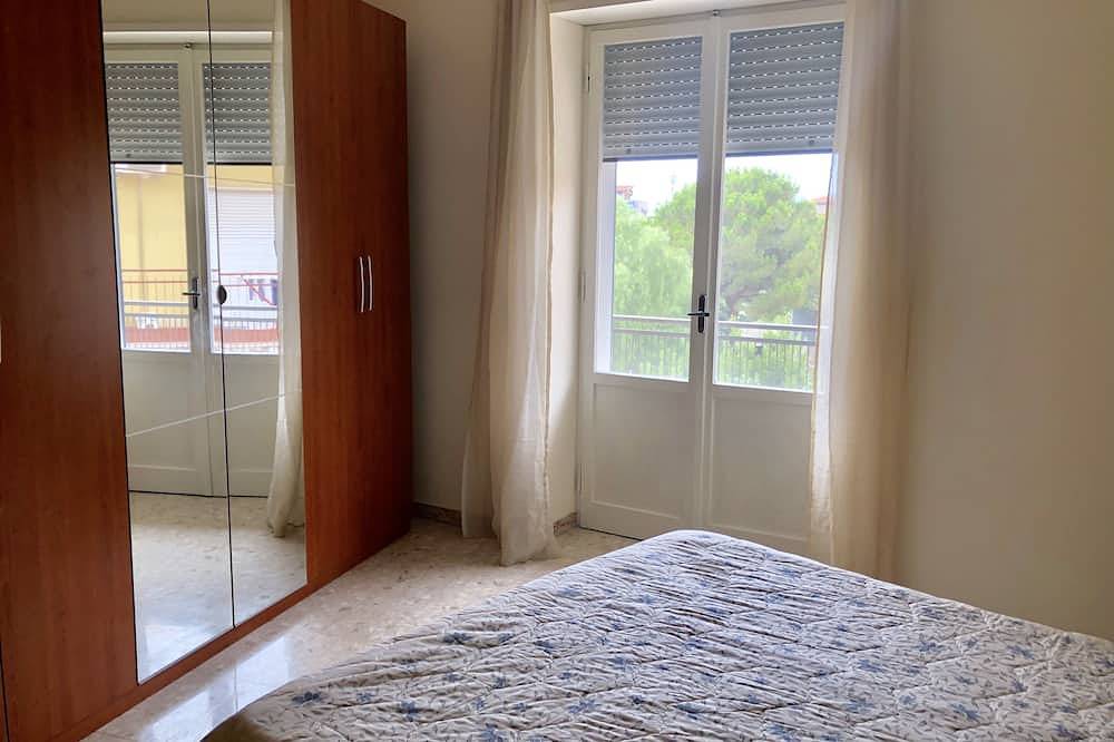 Ganze Wohnung, Modernes, helles, großes Apartment mit 2 Schlafzimmern in Fondi City in Fondi, Latina Provinz