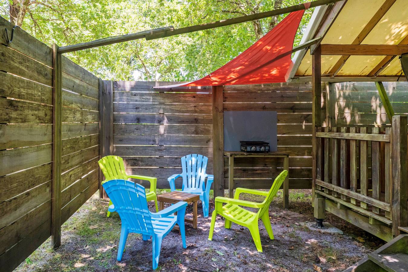 "Lodge 1" con piscina compartida, terraza privada y jardín compartido in Lesperon, Landes