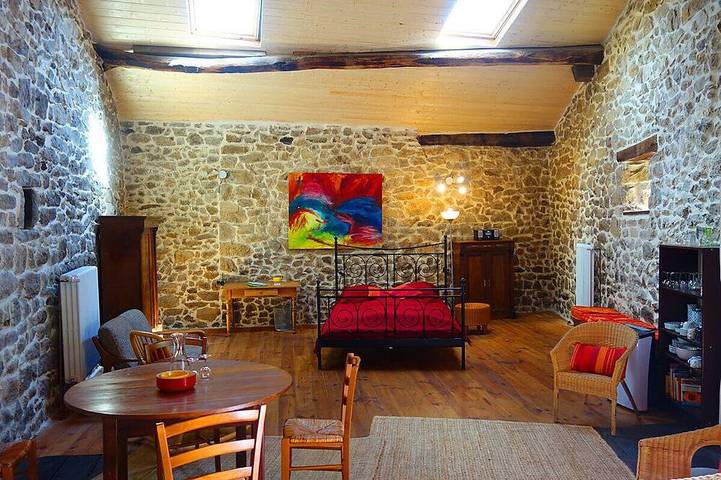 Gîte pour 4 personnes, avec balcon ainsi que jacuzzi et jardin, animaux acceptés à Laboule