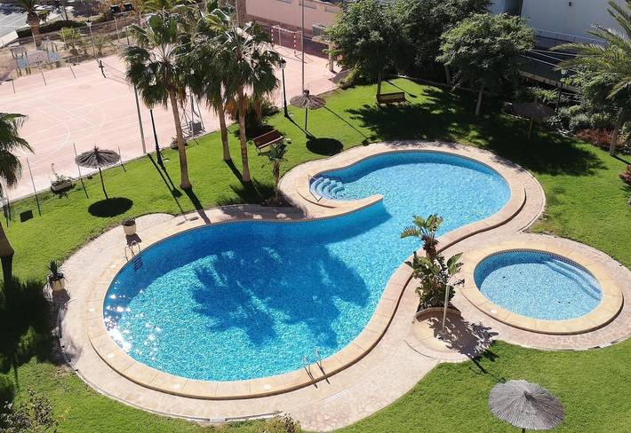 Apartamento entero, Soleado apartamento frente al mar con vistas, Wi-Fi y aire acondicionado in La Merced, Campello