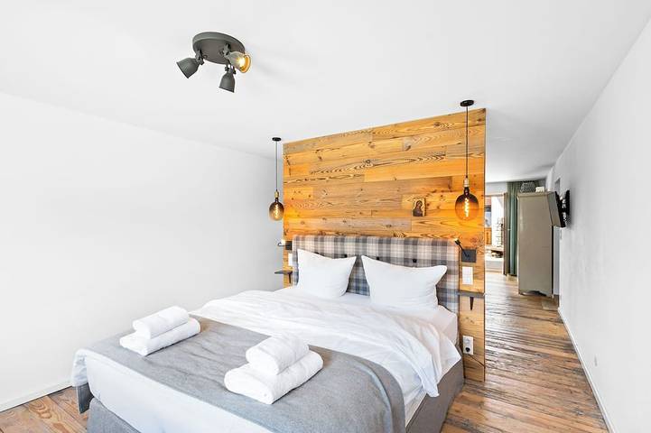Ganze Wohnung, Deluxe Suite | Pool, Sauna & Bergblick in Reit im Winkl, Bayerische Alpen