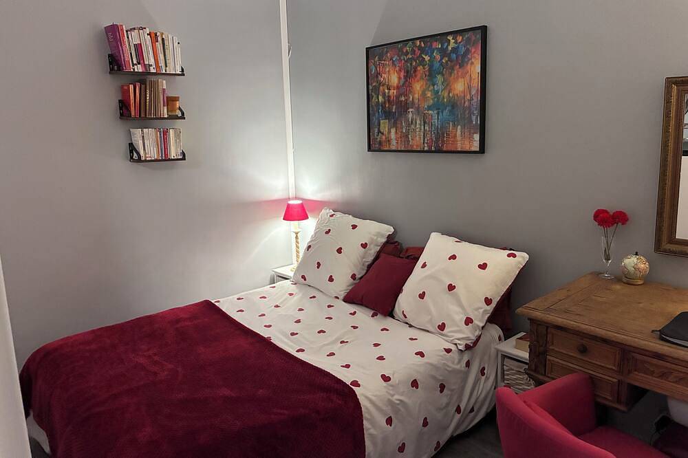 Ganze Wohnung, Apartment with south-east terrace, in the center of Rueil in Rueil-Malmaison, Hauts-de-Seine