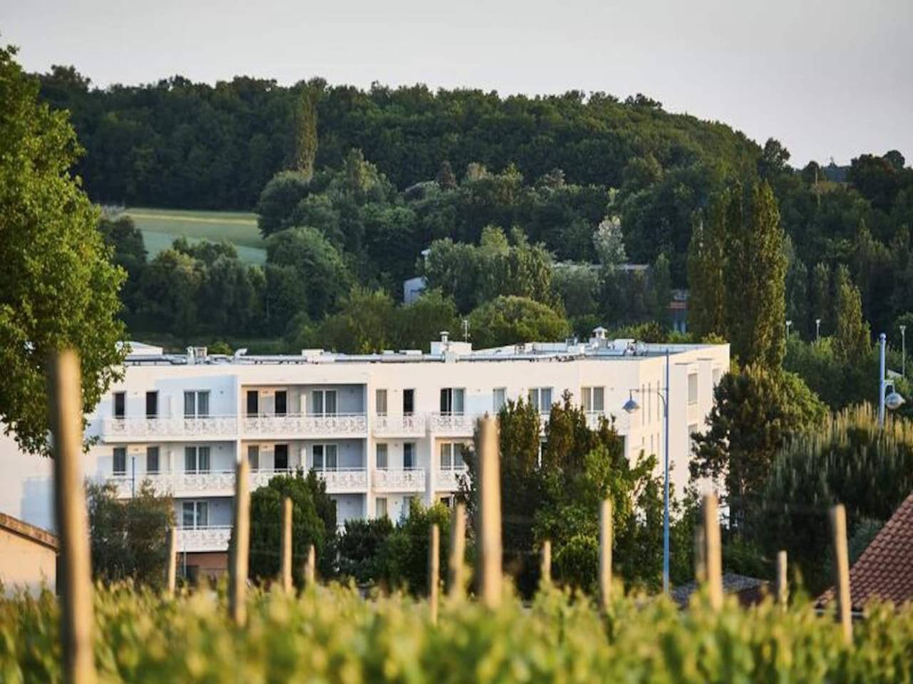 Appartement entier, Maison Bord Lac Forêt Ruisseau in Jonzac, Région de Jonzac
