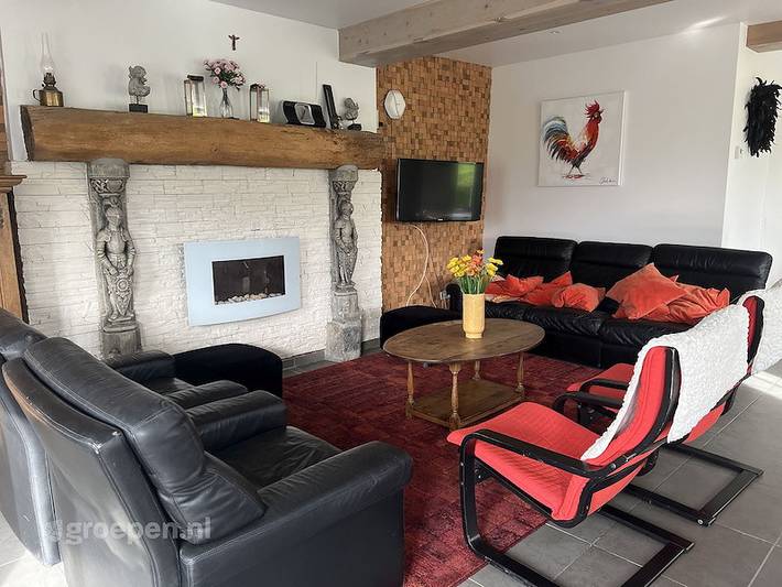 Location de vacances pour 10 personnes, avec terrasse et balcon/terrasse à Leuze-en-Hainaut