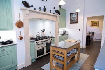 Holiday Rental for 12 People in Weston-Super-Mare, North Somerset, Photo 2