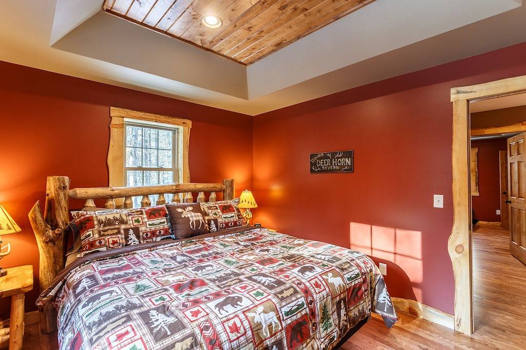 *** Die wunderschöne Whitetail Ridge-Luxus 5Br-Hütte, nur wenige Minuten von der Innenstadt entfernt *** in Adams County (WI)