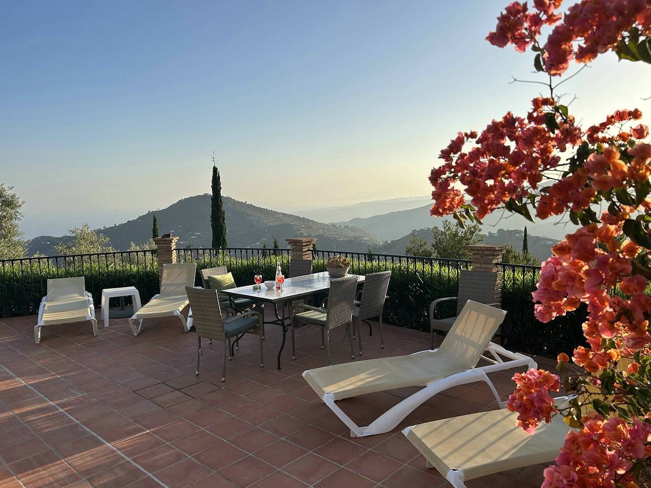 Casa de vacaciones 'Casa Aguila' con vistas al mar, Wi-Fi y aire acondicionado in Cómpeta, Costa del Sol