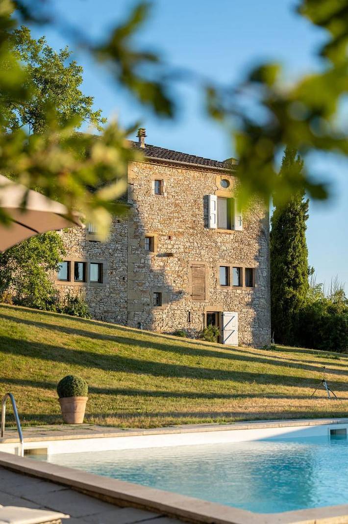 Gîte pour 2 personnes, avec jardin et piscine, animaux acceptés à Larroque