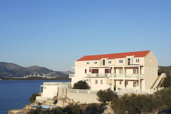 Ganze Wohnung, 2-Zimmer-Ferienwohnung am Strand Bucht Pjestata, Peljesac -e in Dubrovnik-Neretva