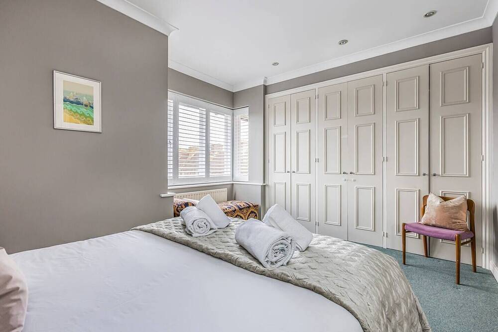 Pass the Keys | City Centre Town House w Parking in Chichester, West Sussex