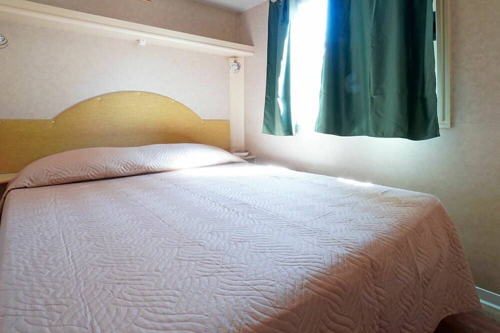 Beautiful apartment in villa for 5 people with pool, Wifi, A/C, terrace and pets allowed in Marina di Bibbona, Bibbona