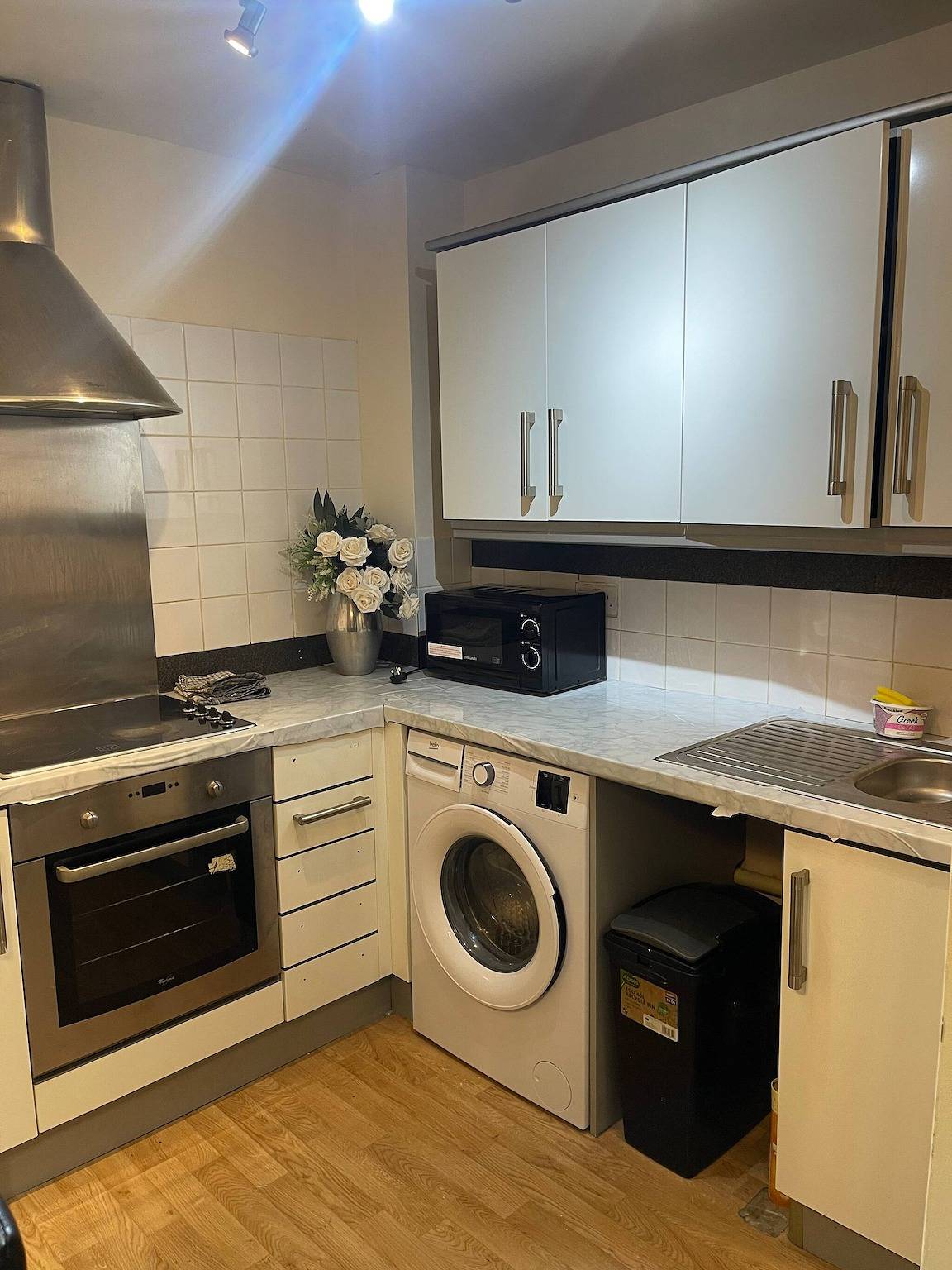 Apartamento entero, Habitación Casa con baño privado, wifi rápido y vistas al jardín de Netflix in Wolverhampton, Birmingham y alrededores