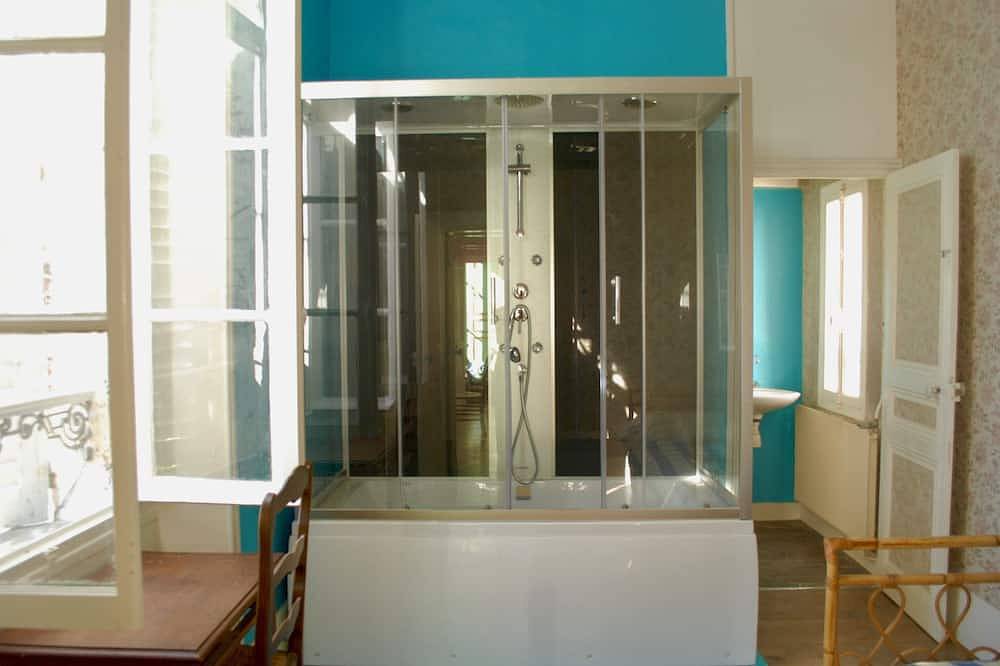 Yxie - Manoir des Arts - Suite Camus in Villeblevin, Yonne