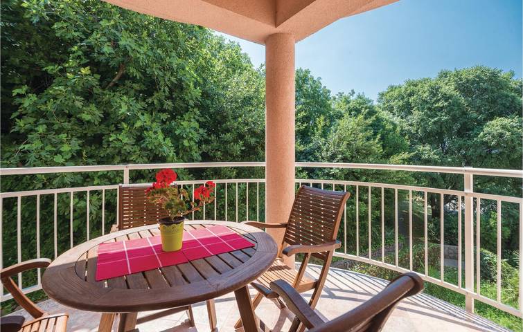 Ferienwohnung für 4 Personen, mit Terrasse und Garten in Rijeka - 2