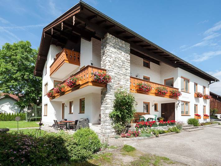 Ferienwohnung für 2 Personen, mit Balkon und Seeblick in Waging am See