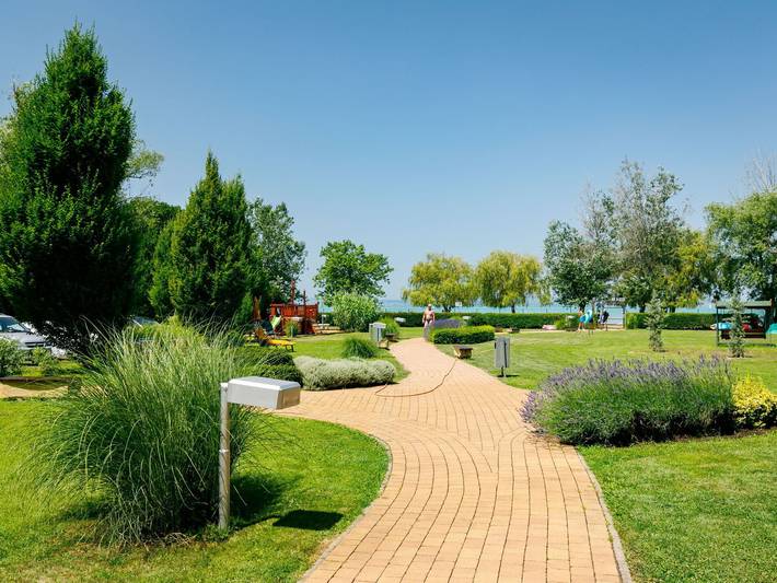 Ferienwohnung für 3 Personen, mit Balkon und Whirlpool sowie Garten und Seeblick in Siofok - 4