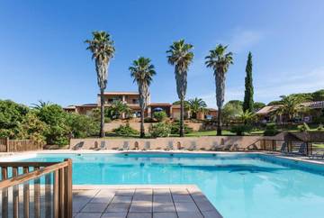 Cottage pour 8 personnes, avec piscine ainsi que terrasse et jardin dans Tizzano