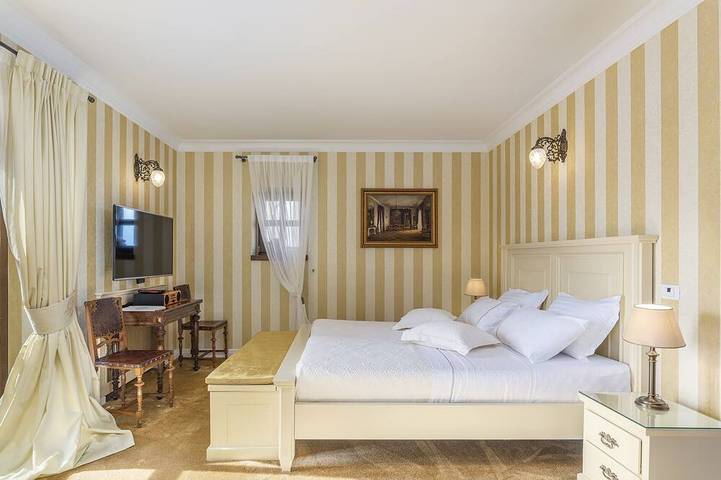 Villa pour 10 personnes, avec jacuzzi ainsi que sauna et jardin à Barat - 2