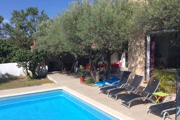 Location de vacances pour 8 personnes, avec jardin à Saint-Jean-de-Cornies