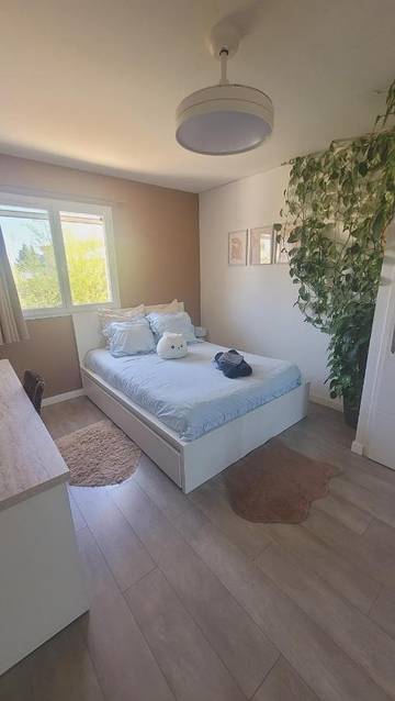 Cottage pour 3 personnes, avec piscine ainsi que terrasse et jardin, animaux acceptés à Saint-Martin-de-Crau