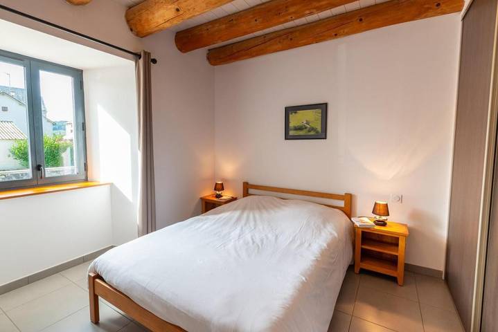 Location de vacances pour 10 personnes, avec terrasse, animaux acceptés dans Albaret-le-Comtal - 4