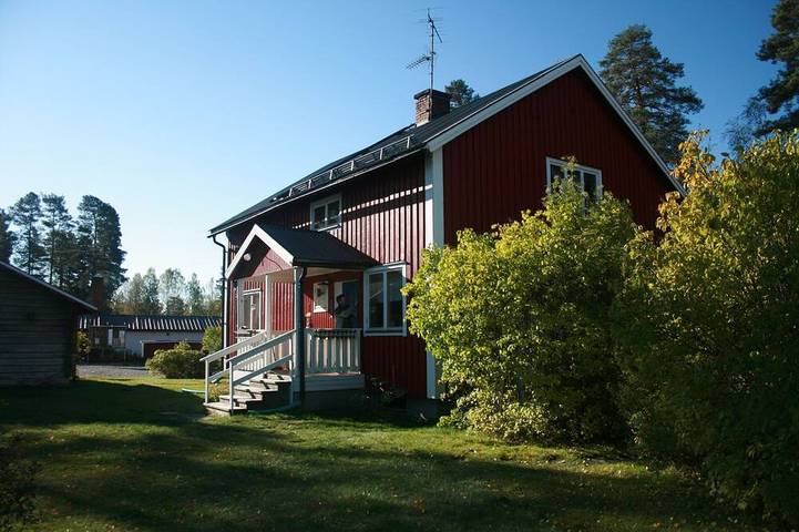 Vakantiehuis voor 10 personen, with terras and sauna as well as tuin in Värmland
