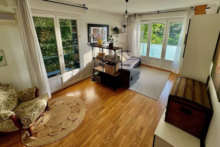 Gîte pour 4 personnes, avec balcon, animaux acceptés à Écully