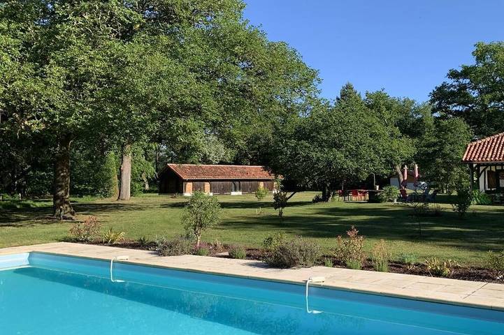 Location de vacances pour 6 personnes, avec piscine et jardin à Labrit