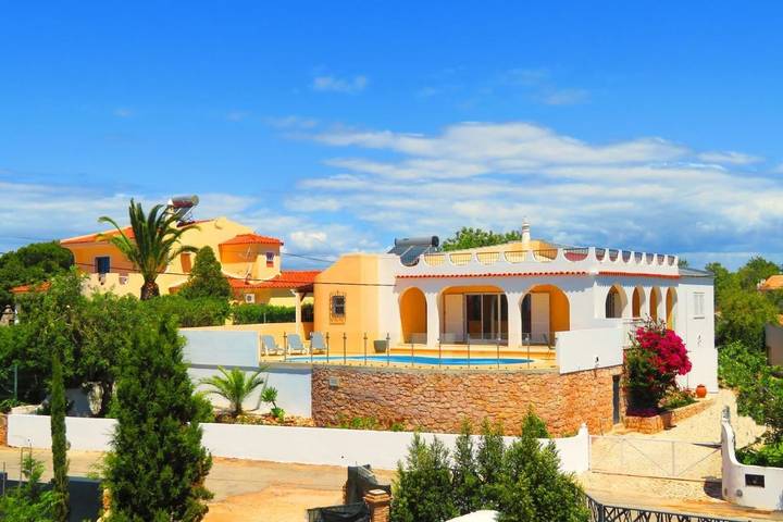 Villa with Private Pool in Albufeira e Olhos de Água, Distrito de Faro
