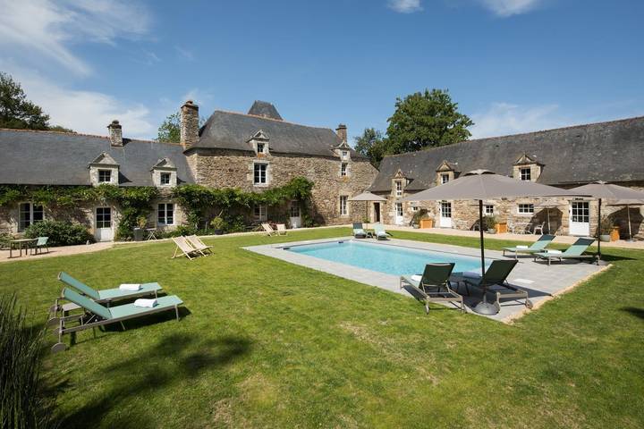 Gîte pour 4 personnes, avec Terrasse et Jardin ainsi que Piscine et Vue à Malansac
