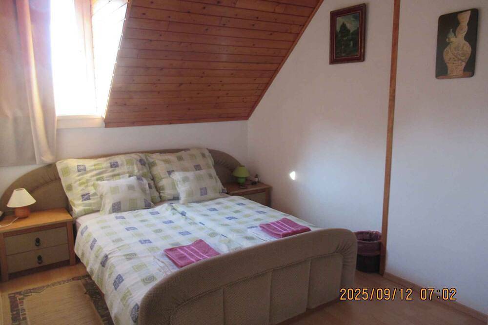 Casa de vacaciones con jardín y a solo 300 m de la playa in Csopak, Balatonfüredi járás