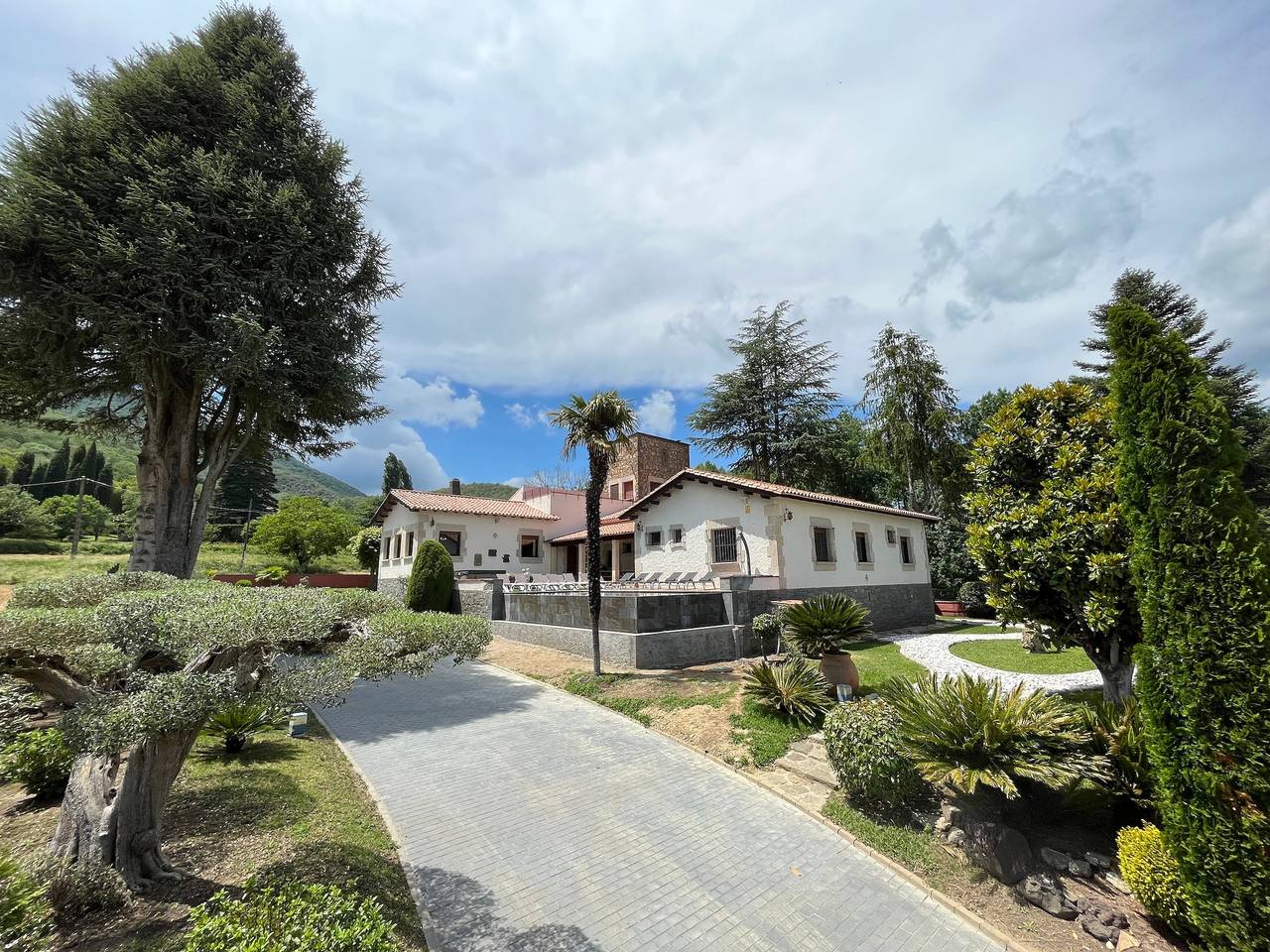 Casa de vacaciones 'Vilallonga' con vistas a la montaña, piscina privada y Wi-Fi in San Feliu de Pallarols, Garrotxa