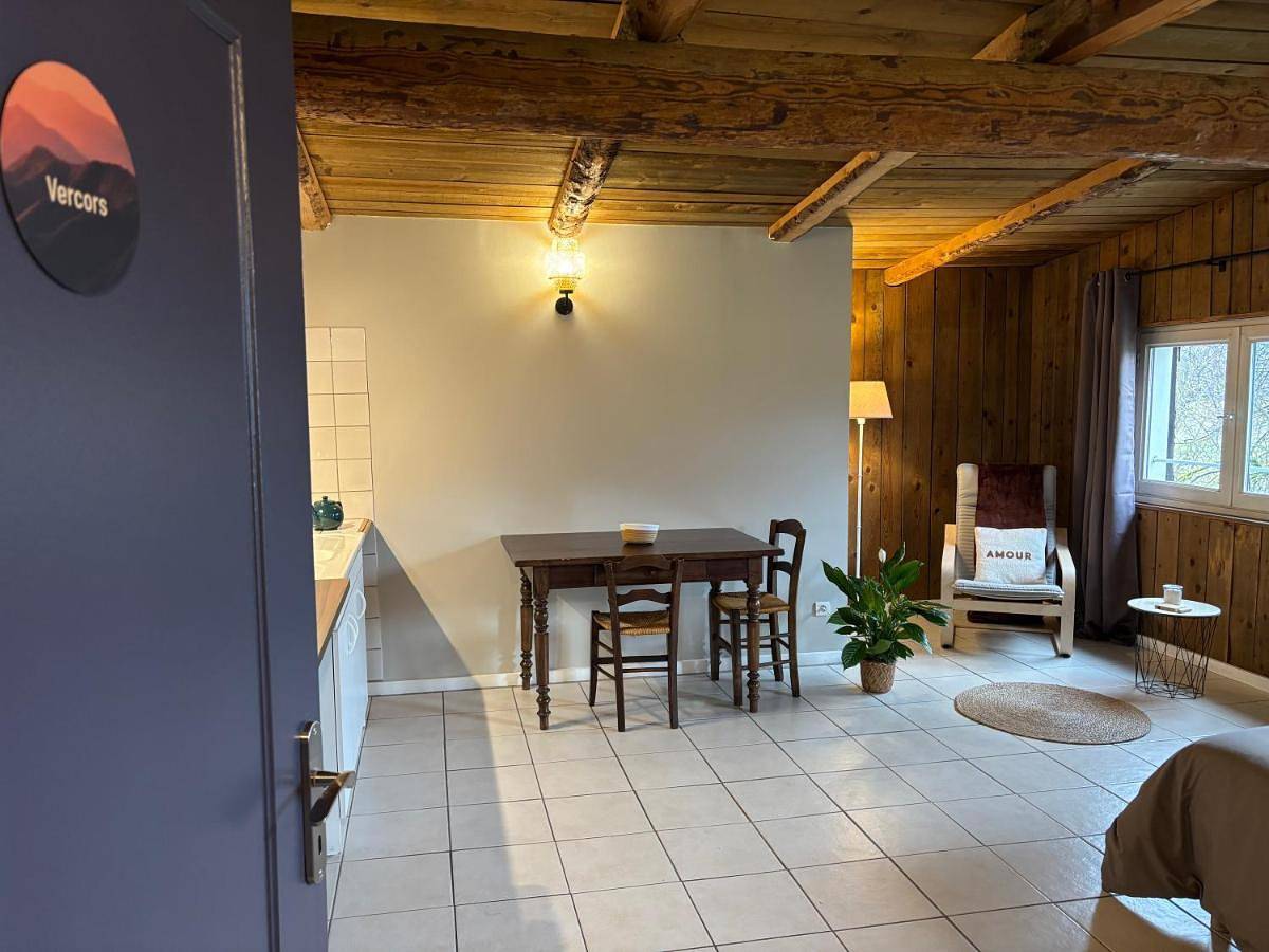 Appartement entier, Gîtes Ruraux à La Ferme D'Antan in Crolles, Isère
