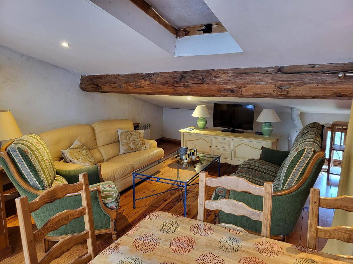 Appartement entier, Gite le grenier des maraichers in Albigny-sur-Saône, Lyon et ses environs