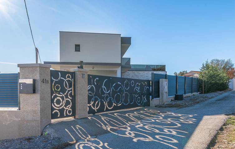 Charming 2-Bedroom Apartment with Pool & Terrace Near Labin in Labin, Eastcoast Istria