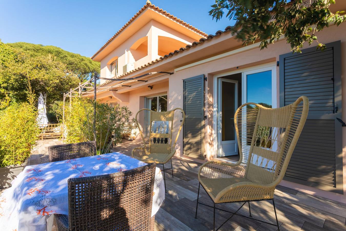 Studio « Chambre Soleil » avec vue mer, piscine partagée et Wi-Fi in Sainte-Maxime, Côte méditerranéenne (France)