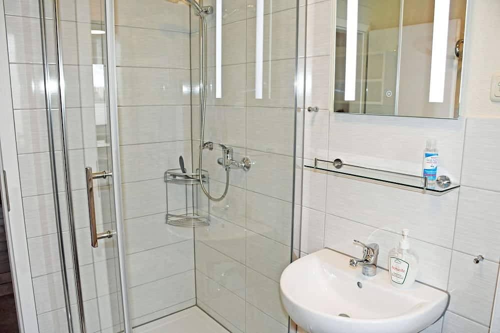 Ganze Wohnung, Ferienwohnung Tilda mit Terrasse - Ferienwohnungen Udars auf Rügen in Schaprode, Rügen