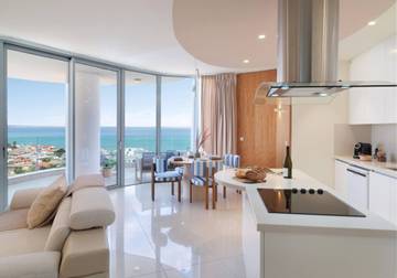 Ferienwohnung für 4 Personen, mit Balkon und Sauna sowie Pool in Larnaka