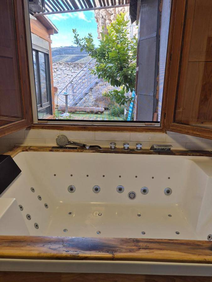 Casa rural para 2 personas, con Jacuzzi y Terraza además de Jardín y Vistas en Provincia de Albacete - 2