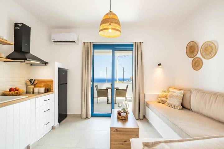 Vakantiewoning voor 2 personen, with tuin and zwembad as well as uitzicht and kinderzwembad op Karpathos