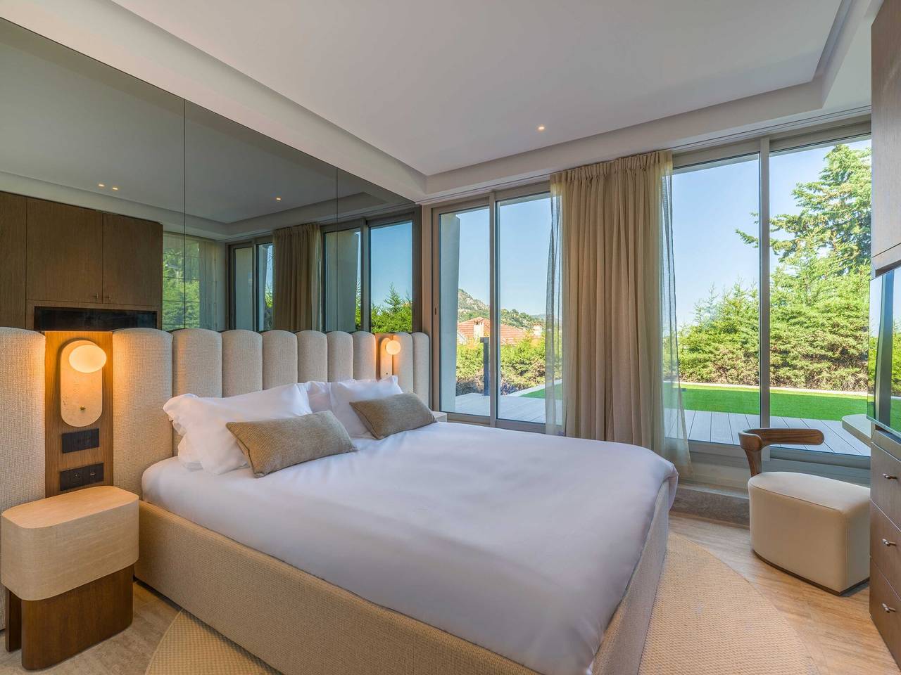 Entire apartment, High-End Apartment with Spacious Terrace in Villefranche-sur-Mer, Mediterranean Coast (France)