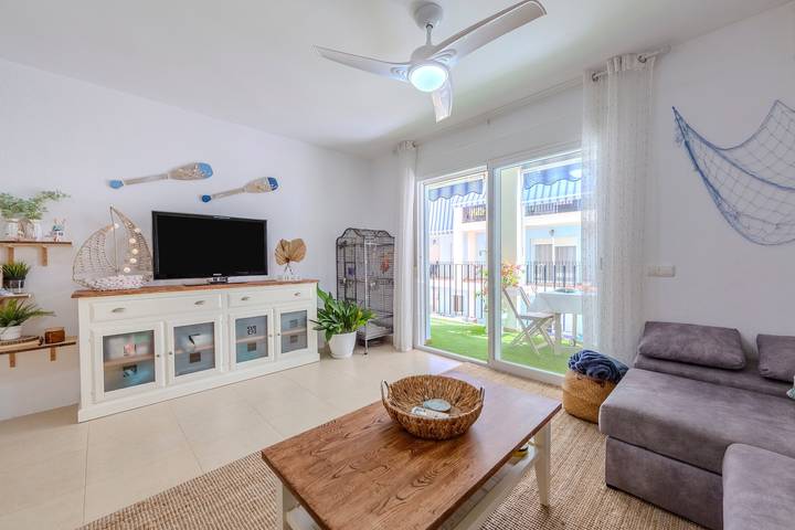Apartamento para 6 personas, con Balcón y Jardín además de Piscina para niños y Vistas al lago