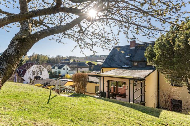 Apartamento entero, Apartamento "Pequeño pero acogedor" con terraza compartida y Wi-Fi in Triebel, Oelsnitz - Vogtland region