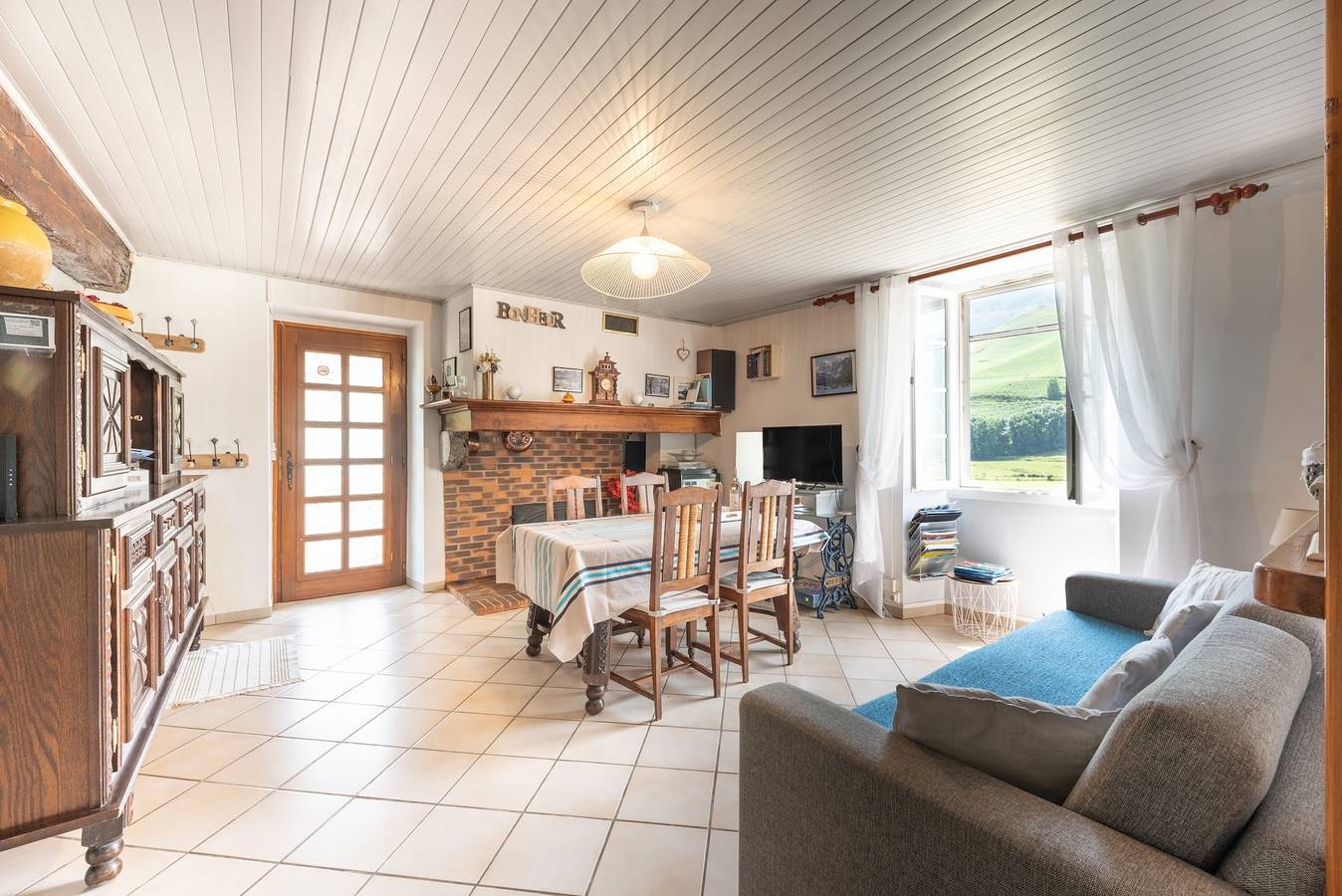 Appartamento intero, Appartamento "Bellevue Accous" con vista montagne, terrazza privata e Wi-Fi in Accous, Béarn