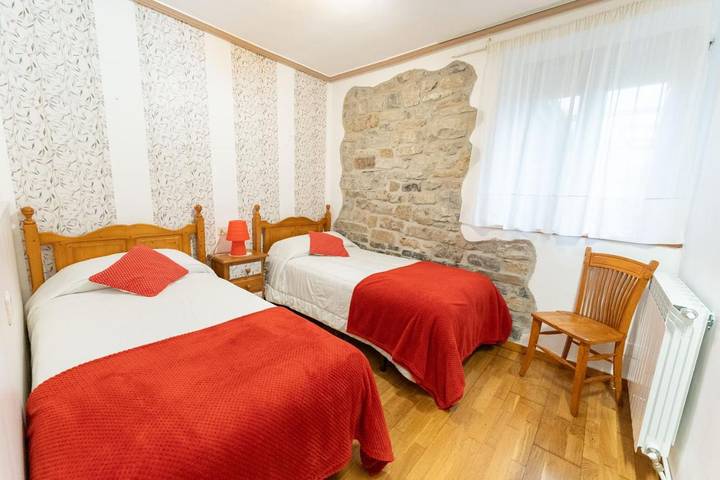 Gîte pour 4 personnes, avec vue et terrasse, animaux acceptés à Biescas - 4